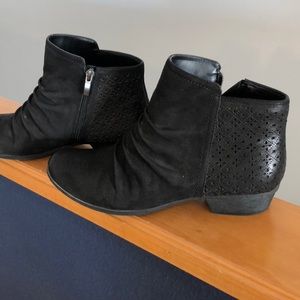 Black Rockport booties
